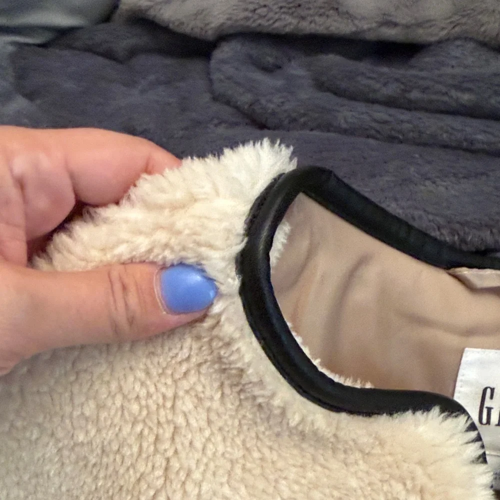 GAP Cream Sherpa Jacket with Black Trim - Picture 4 of 6